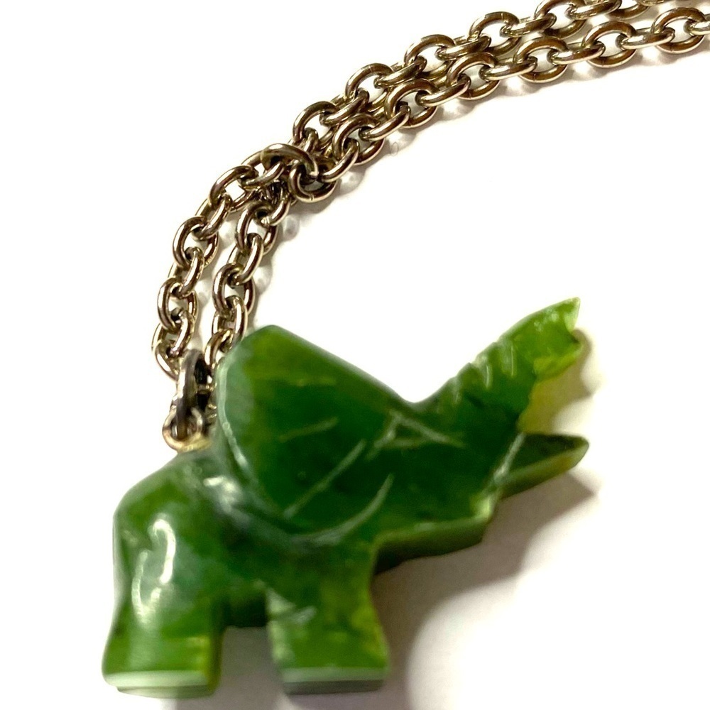 Jade elephant necklace on a possibly silver plated chain box 12-91